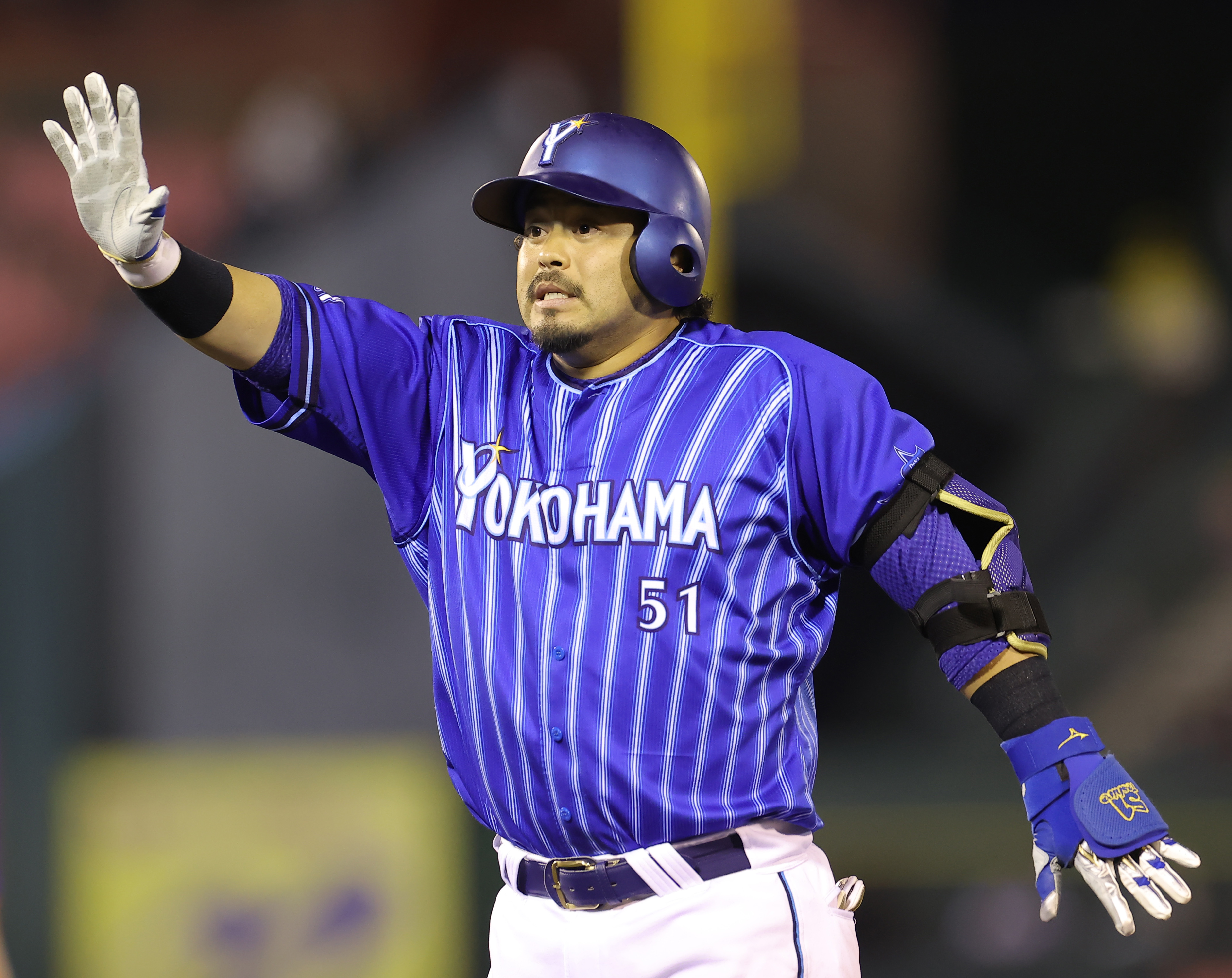 DeNA・宮崎敏郎にアクシデント 走塁で右脚痛め途中交代 三浦監督