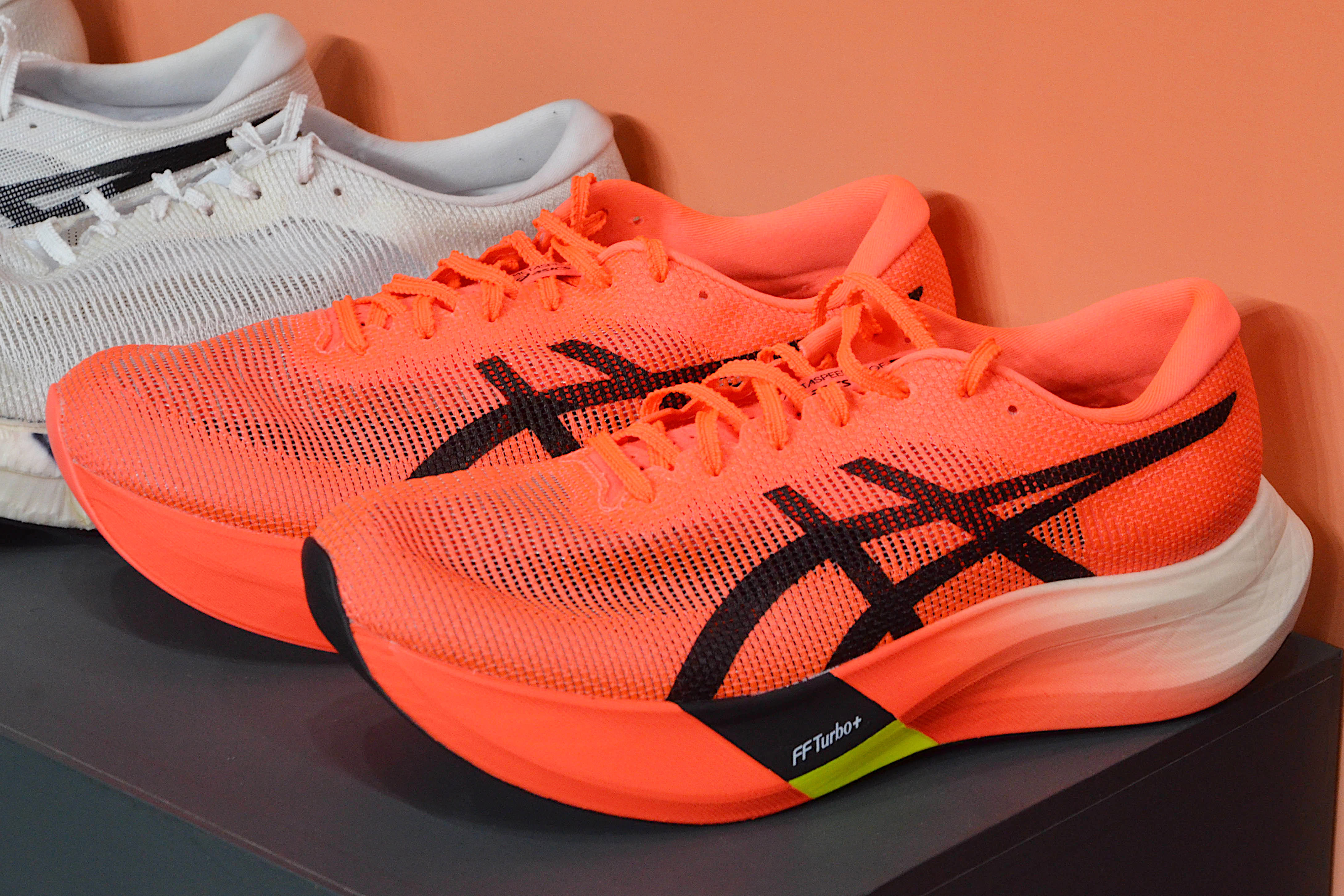 パリ五輪に向けアシックスが新型レーシングシューズ 東京マラソンEXPO