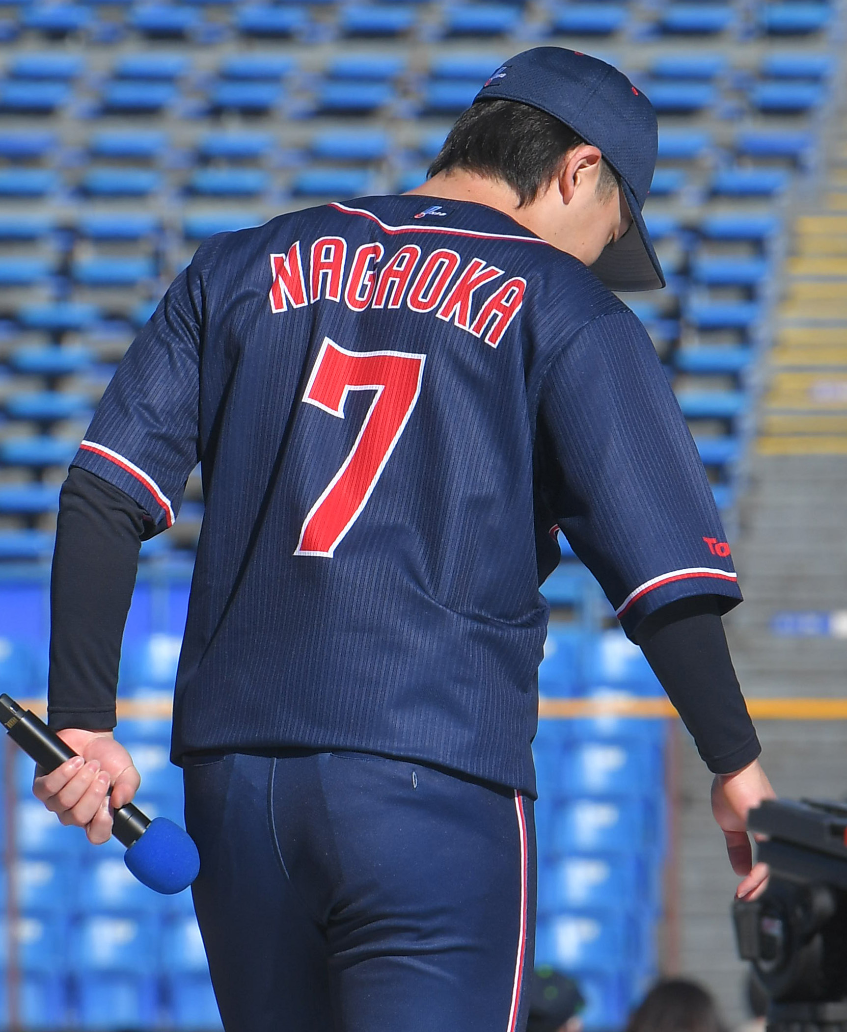 ヤクルト・長岡秀樹、新背番号「7」 ファン感謝DAYで電撃発表