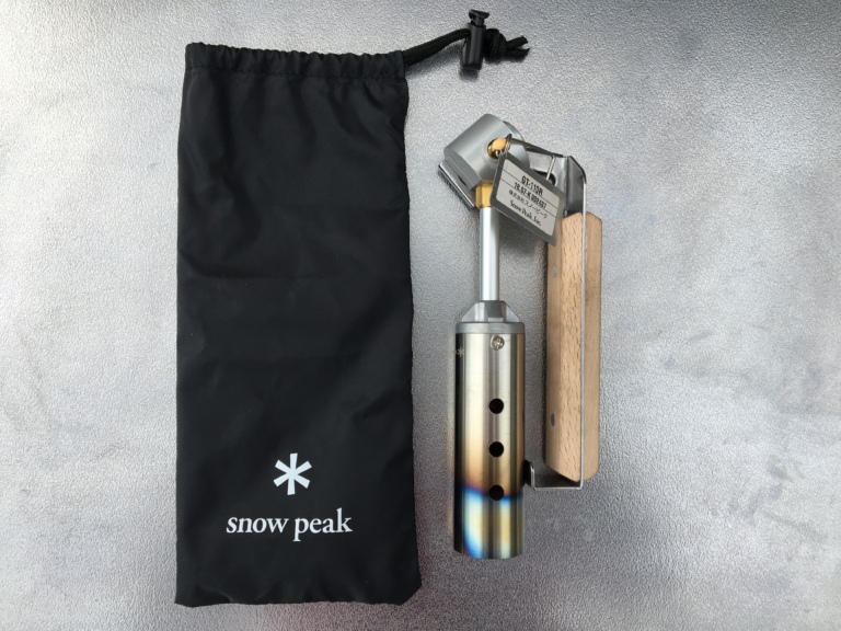 Snow Peak フォールディングトーチ(GT-110R)で、楽々火おこし炭おこし