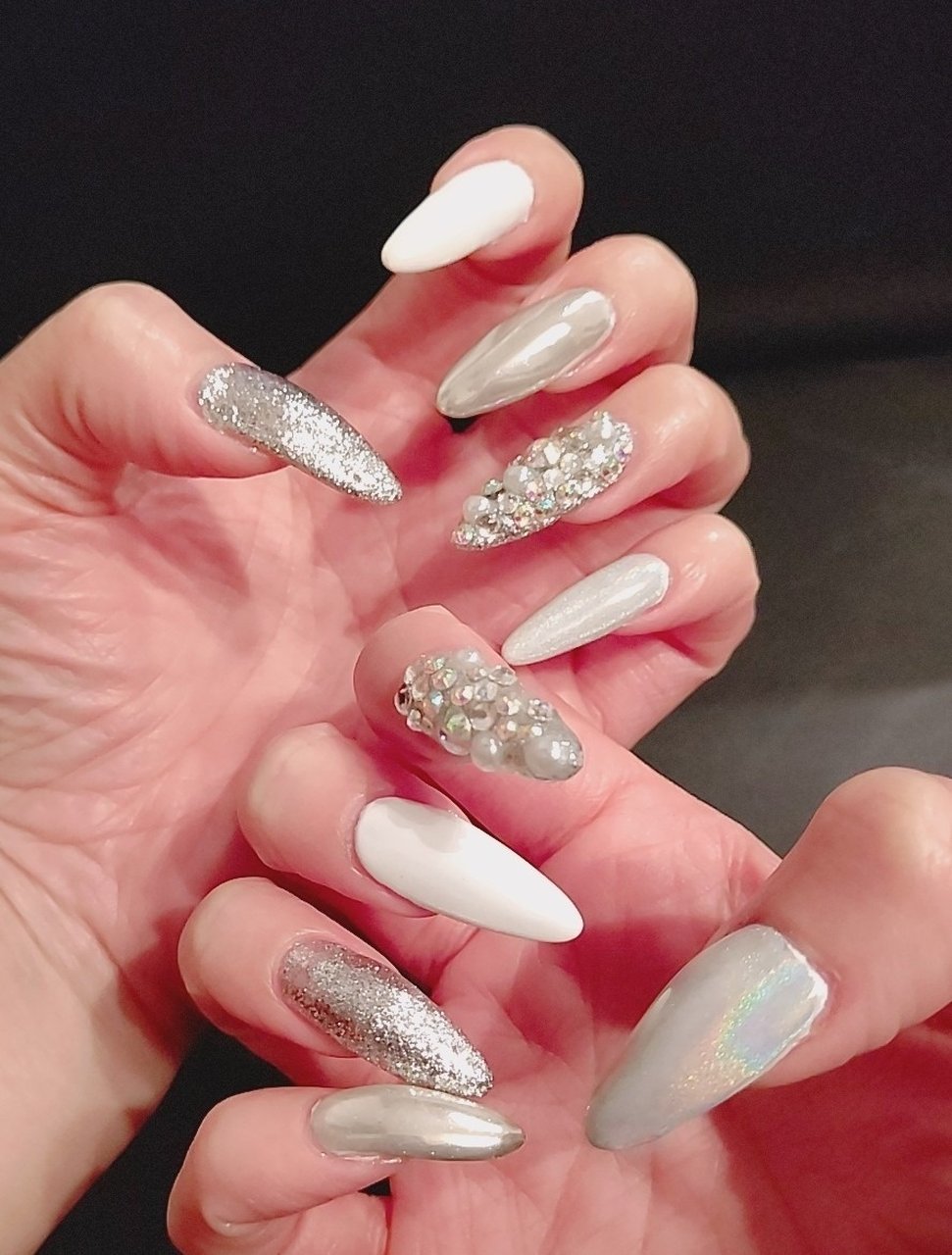 ロング/ホワイト/シルバー/メタリック - yumiのネイルデザイン[No