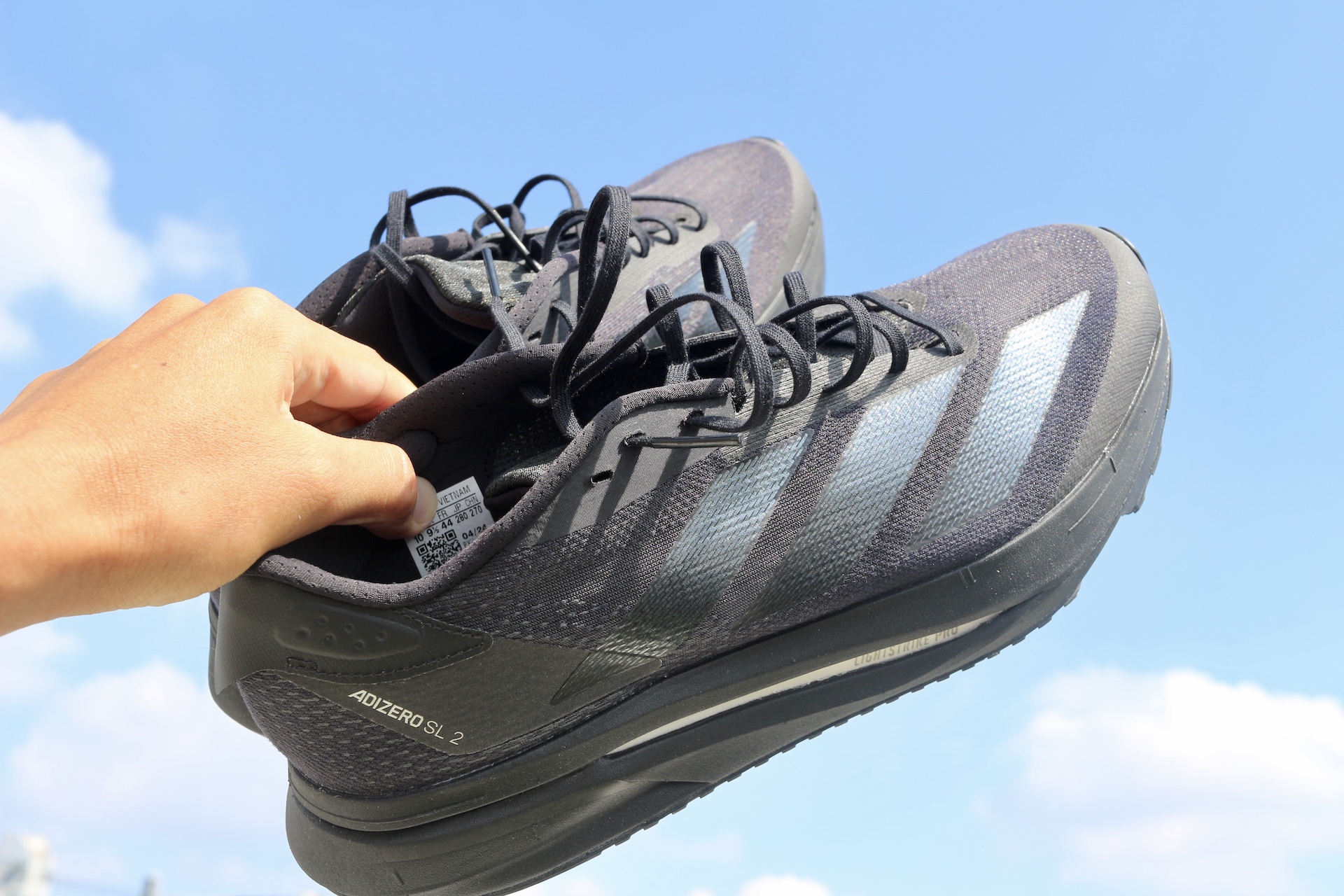 帰宅ラン用に評判の良いアディゼロSL2の真っ黒を購入【初アディダス