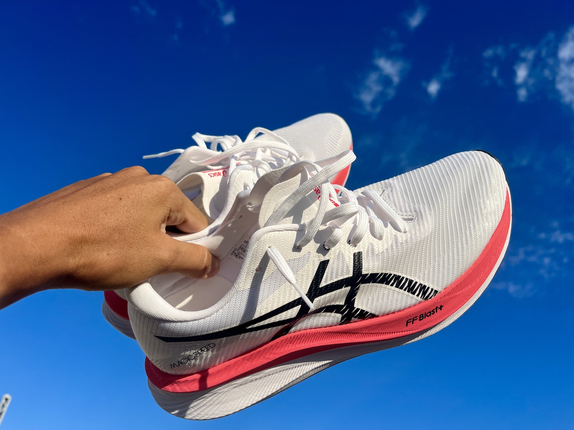 マジックスピード3｜評判が良いけど期待し過ぎないほうがいいシューズ