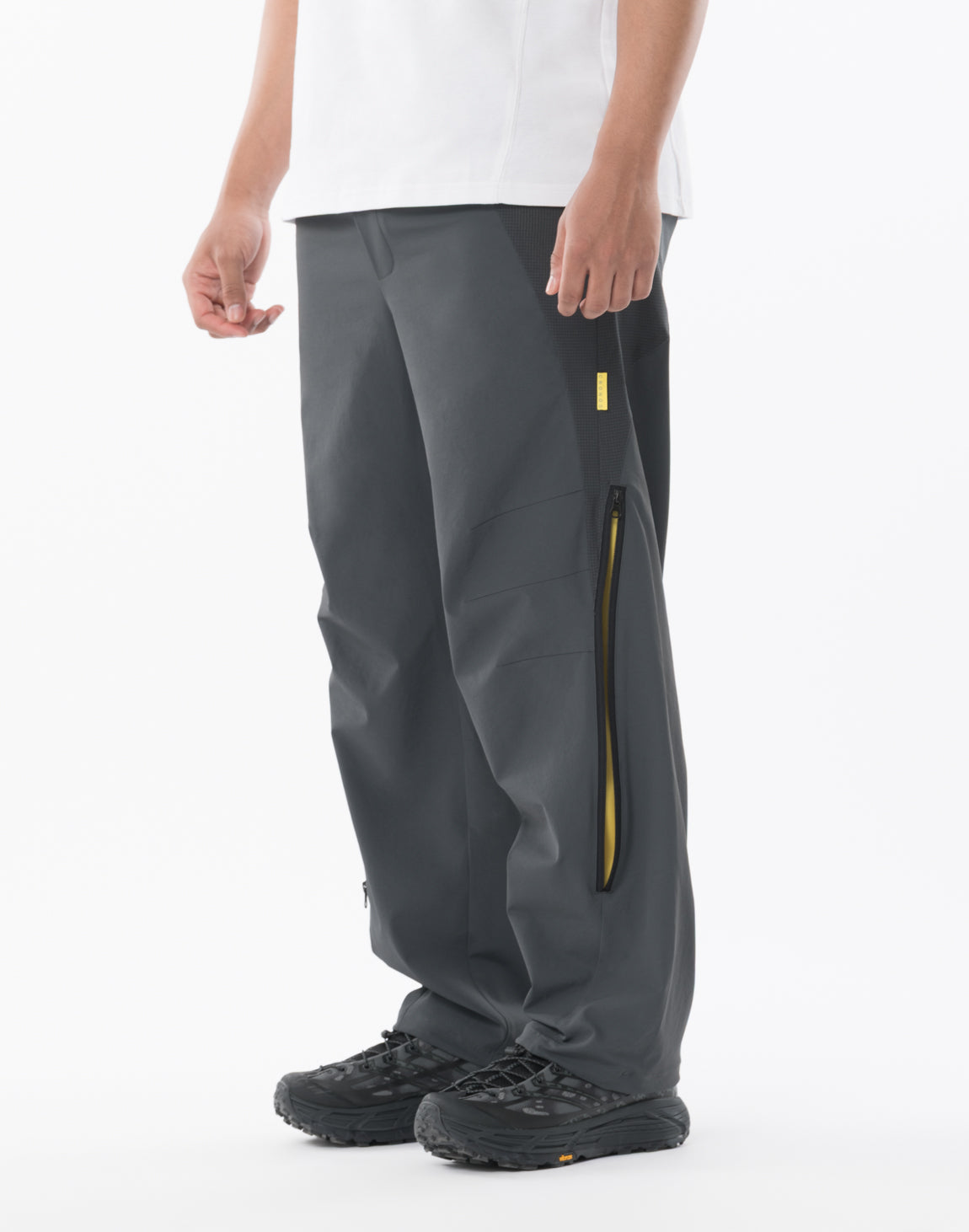 CRONOS HYBRID WIDE TECH PANTS【D.GRAY】