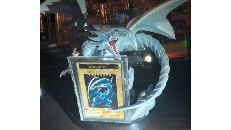 遊戯王】一番くじB賞の青眼の白龍フィギュアがTCGディスプレイにも