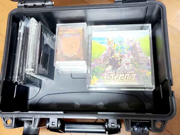 TCGを防水防塵防犯も】おもちゃの神様カードバンクハードネスを