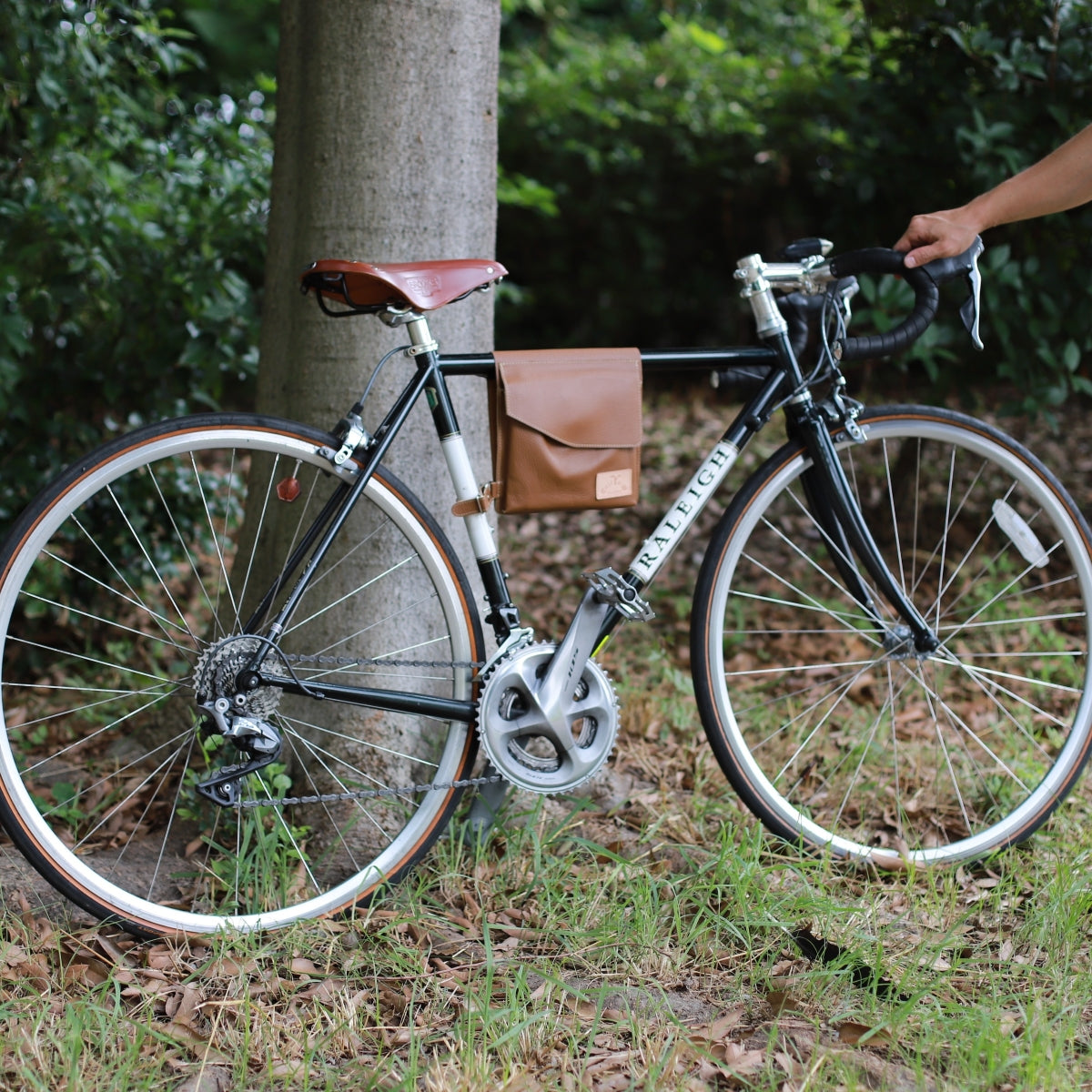 レザー フレームバッグ 「Charlie」 ｜ 自転車用 本革 – CuirVelo