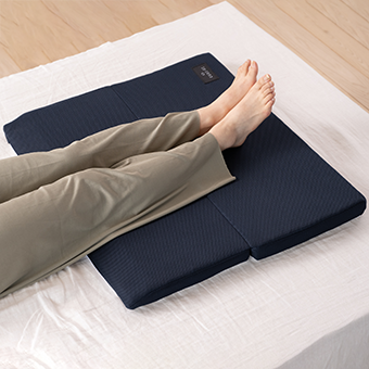 横になるだけで疲れが取れる。足、腰、肩で硬さの違う整体マットレス