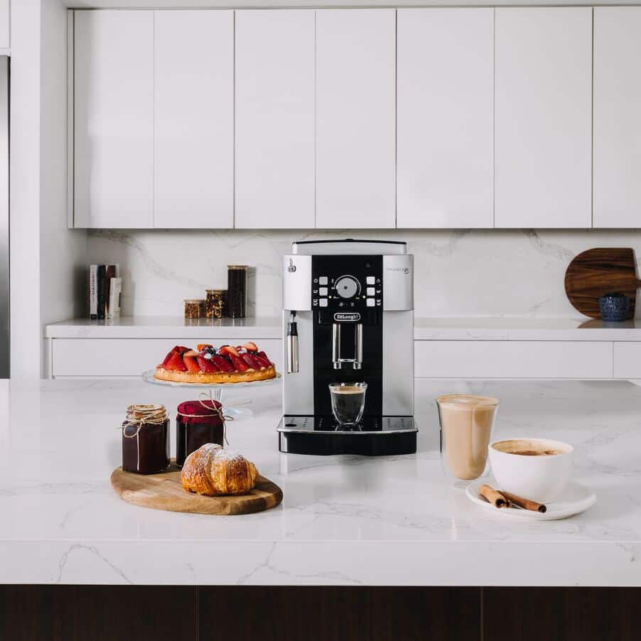 Magnifica XS Espresso Machine, Silver ECAM22110S | De'Longhi US