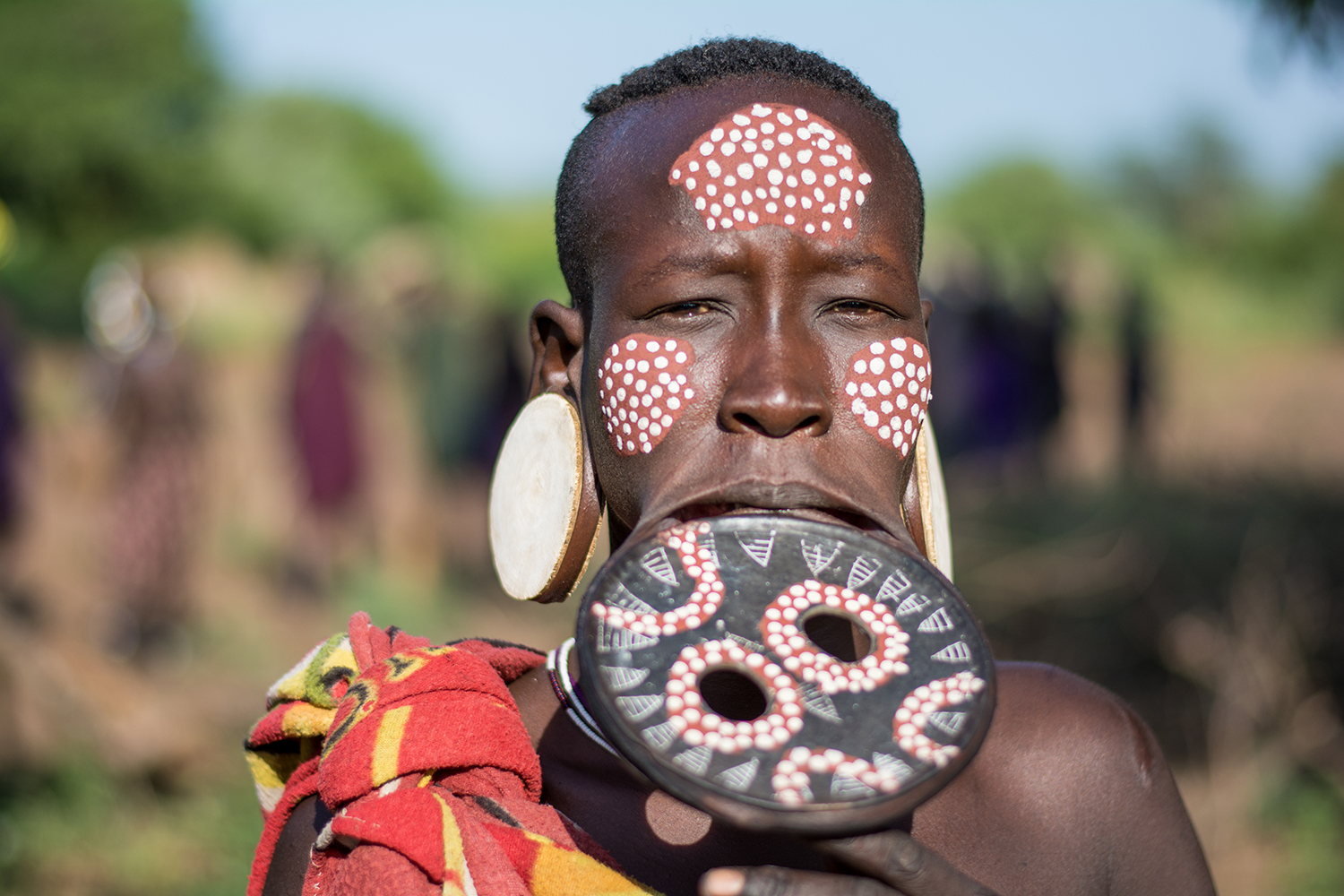 唇に大きな皿をはめたムルシ族！【少数民族巡りハイライト】