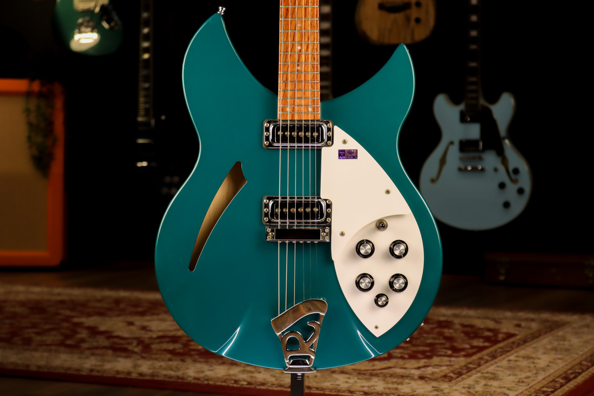 Rickenbacker Model 330 in Turquoise / 970 | Daily Guitar Draw©