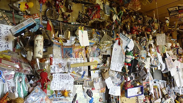 ガラクタと貼り紙だらけ！でもメッチャ美味しいうどん屋さん
