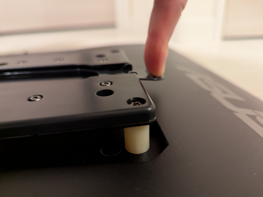 エルゴトロンLXのモニターの取り外しを簡単にした【クイックリリース