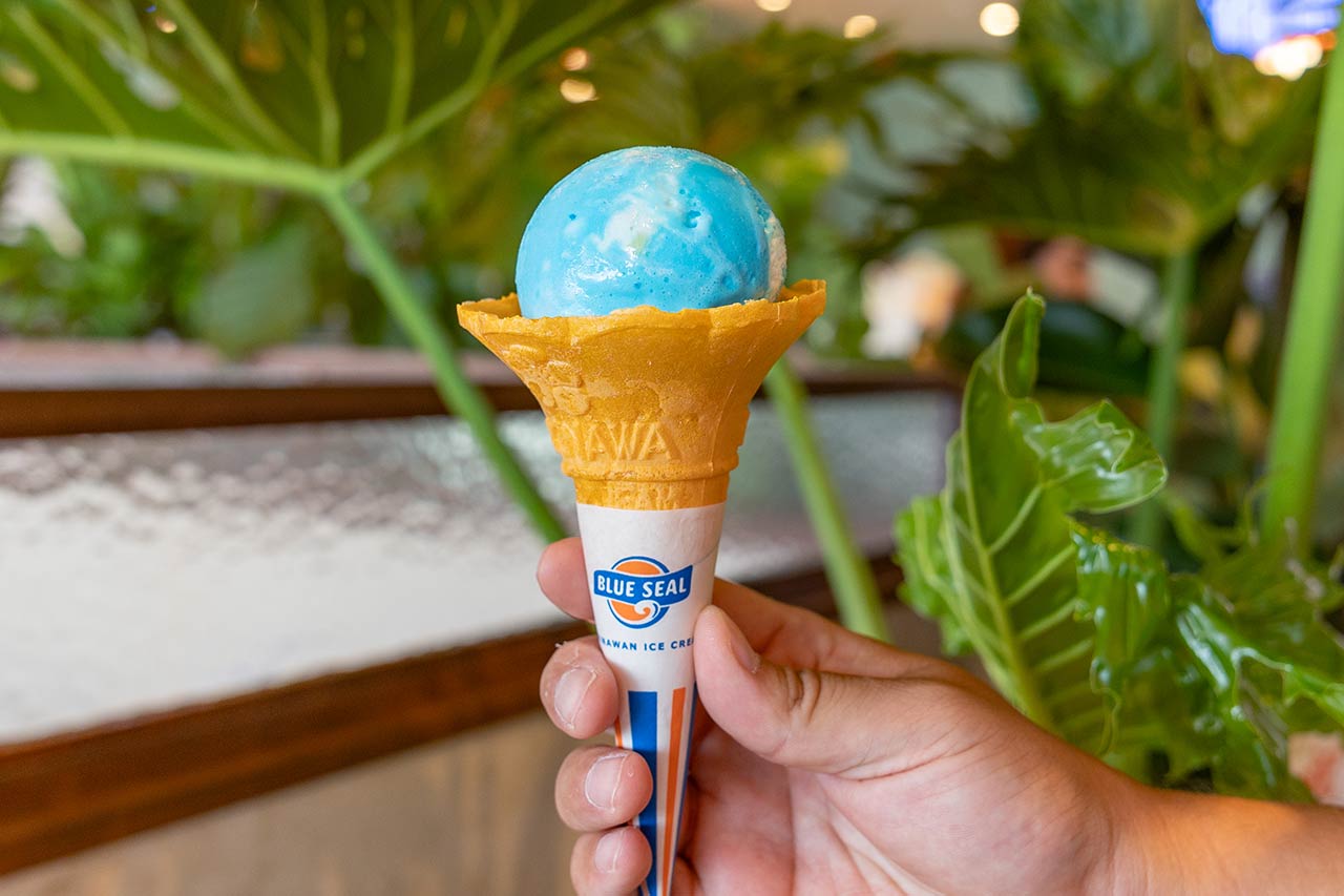 沖縄の定番アイスクリーム。「ブルーシール牧港本店」がスイーツ