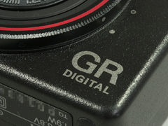 写真で見る「GR DIGITAL1周年記念モデル」