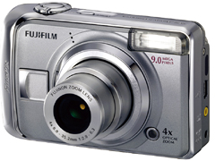 富士フイルム、光学4倍ズームの900万画素機「FinePix A900」
