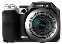 富士フイルム、27mmからの18倍ズーム搭載「FinePix S8000fd」