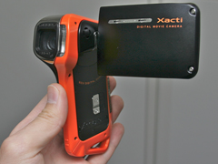 三洋電機、有効800万画素になった防水Xacti「DMX-CA8」