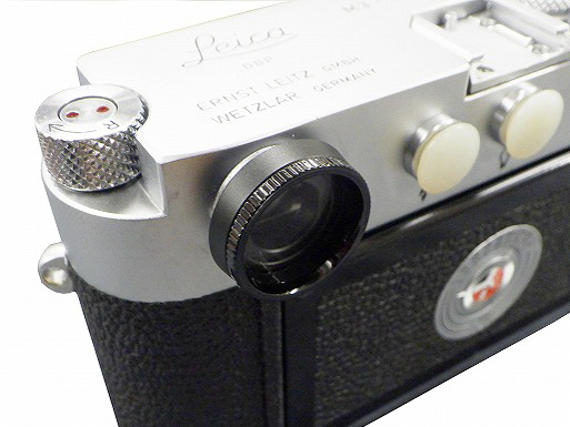 ユーエヌ、M型ライカに他社製の視度補正レンズを取り付けるステップ