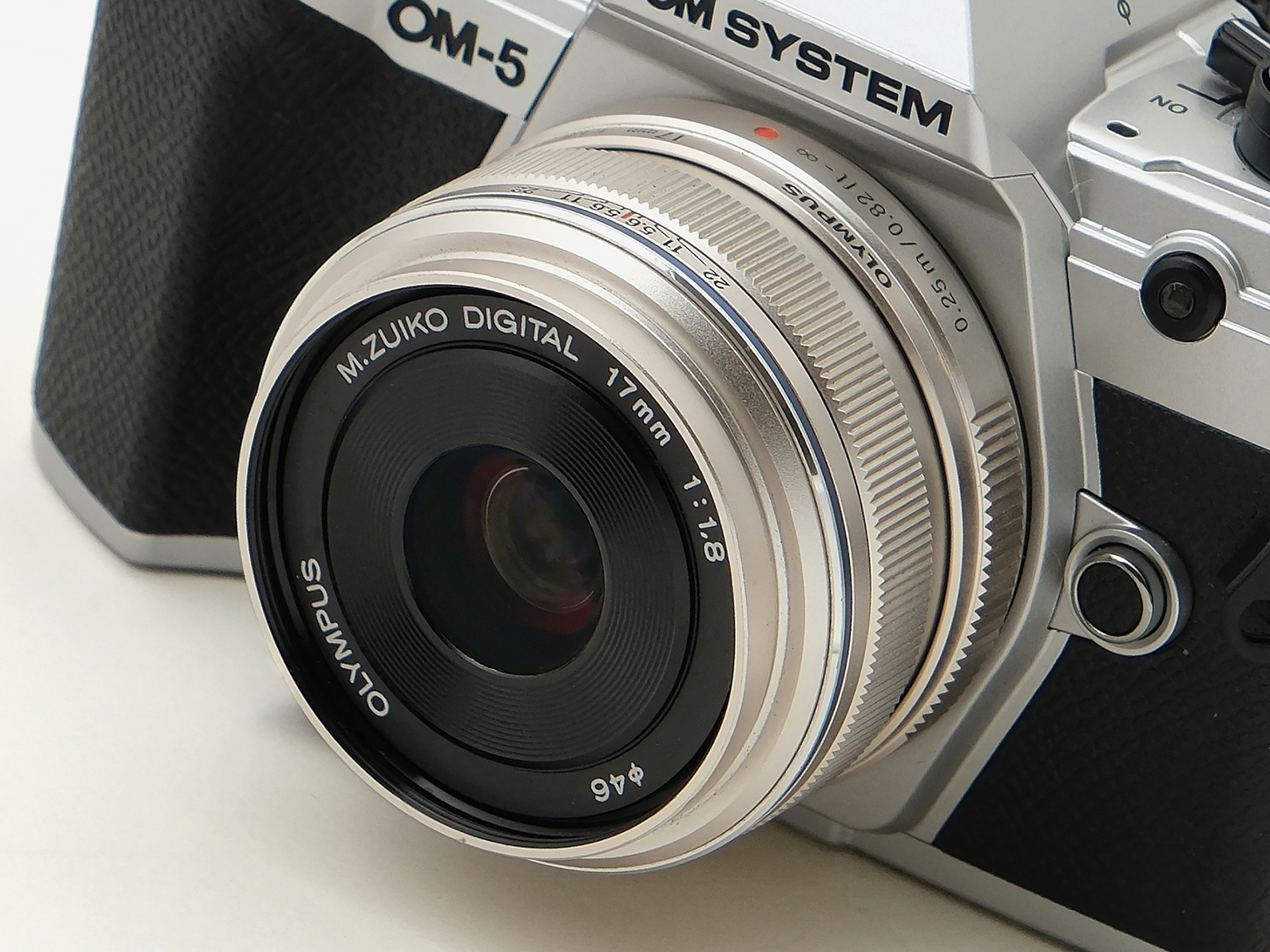 交換レンズレビュー：“小さくて軽い” 35mmAF単焦点レンズを一挙紹介