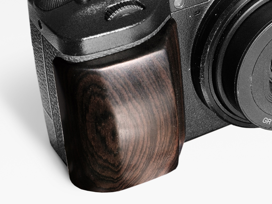 天然木を使用したRICOH GR IV向けカメラグリップ - デジカメ Watch