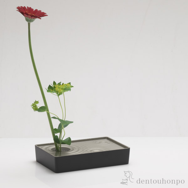 送料無料】 水盤 雫影 S 墨黒 剣山付 / 花器 いけばな 生け花 おしゃれ