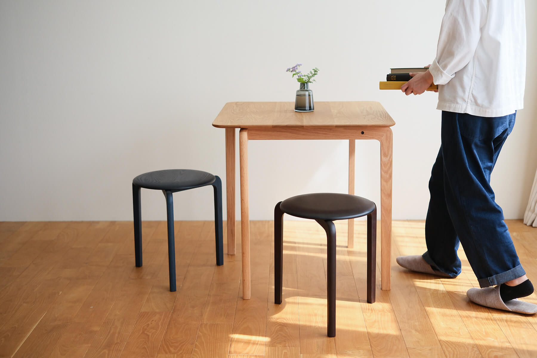 LISCIO | Stool 柿渋鉄媒染 (3本脚スツール) | DENTO STORE | 額縁