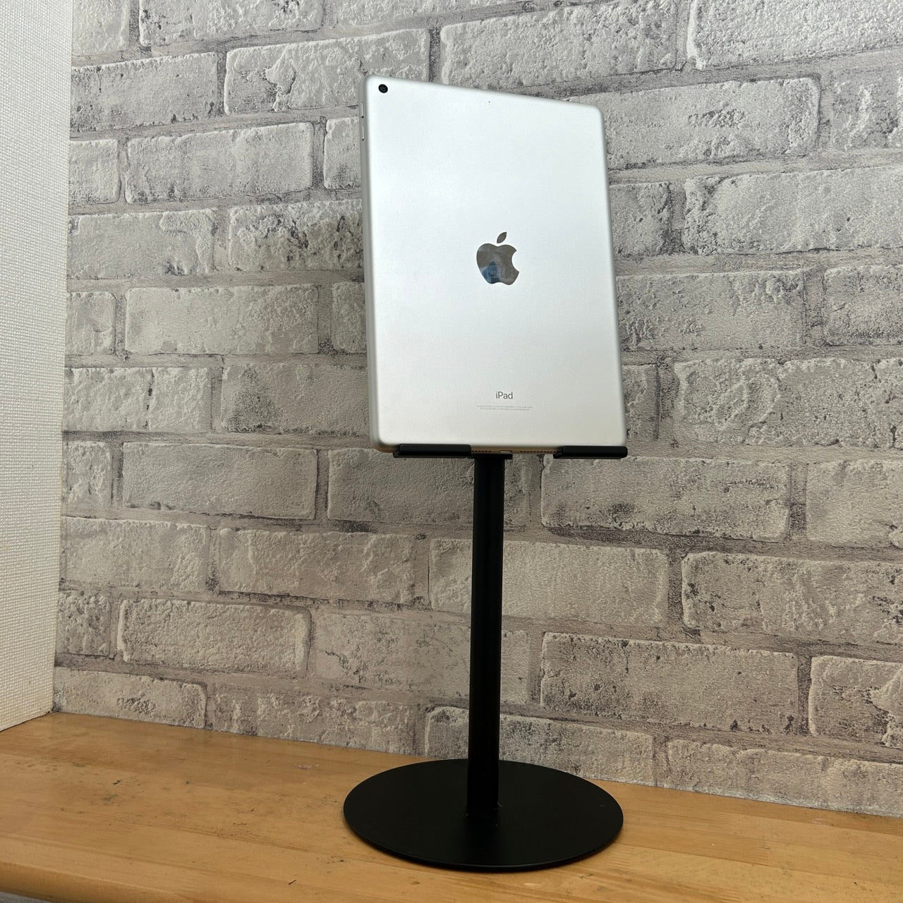 Bランク良品】Apple iPad 9.7インチ 6世代（2018年） A1893 Wi-Fi