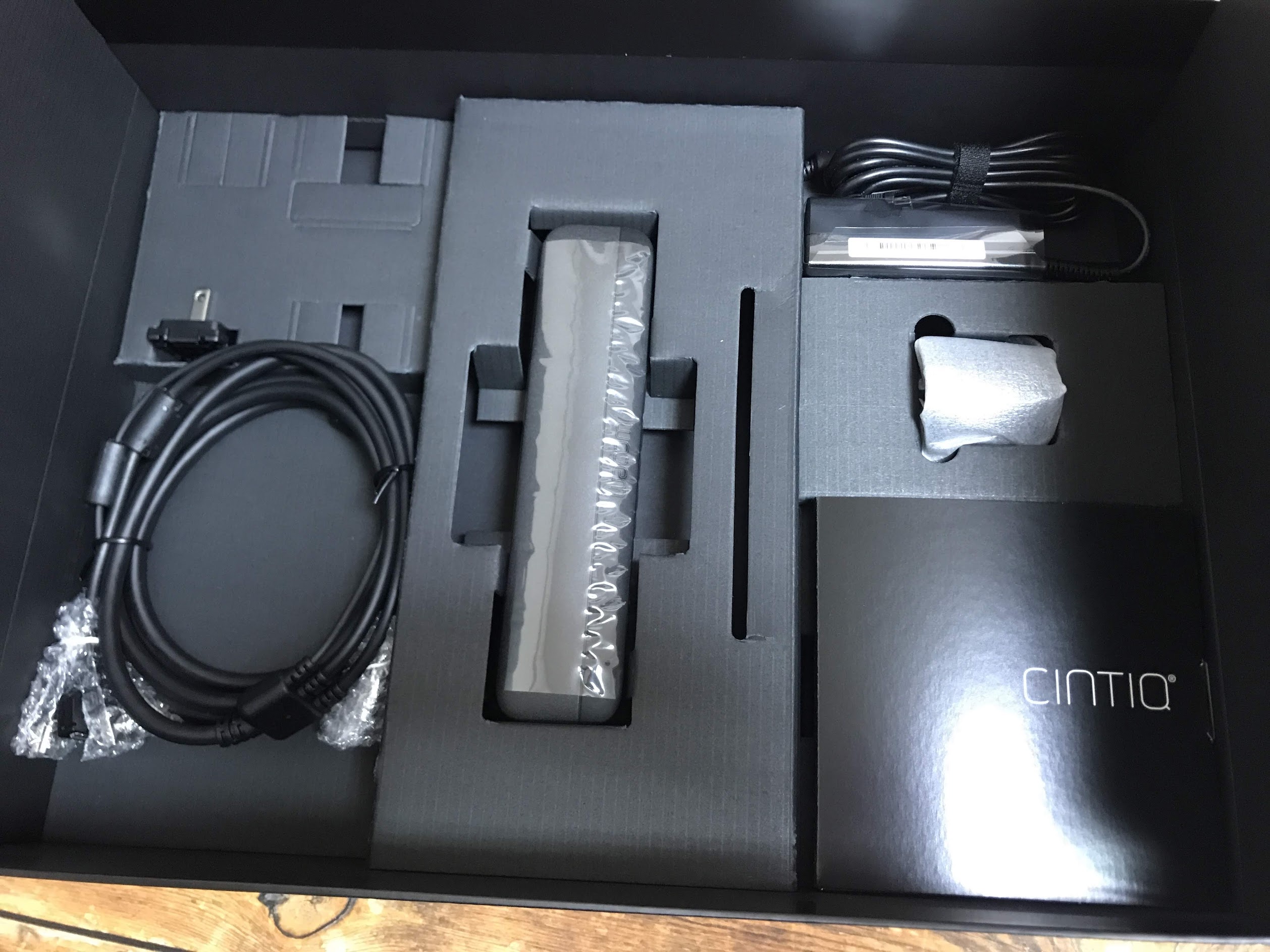 Wacom Cintiq 13(DTK-1300/KO)液タブを3年間使った感想とスタンドの