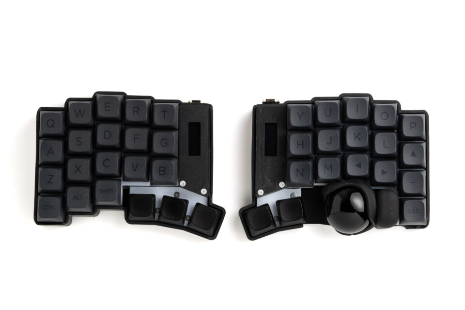 ベストバイガジェット2024】人生を変えた分割キーボードKeyball39 | で