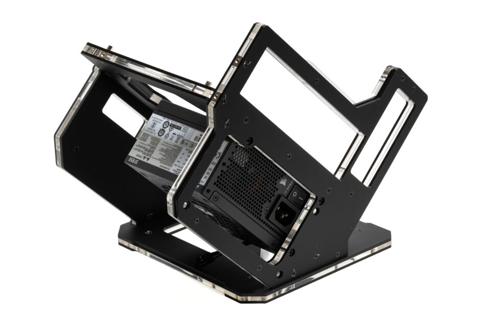 GEEEK Rhino SでPC組んでみた。見た目で選んでもちゃんと使える