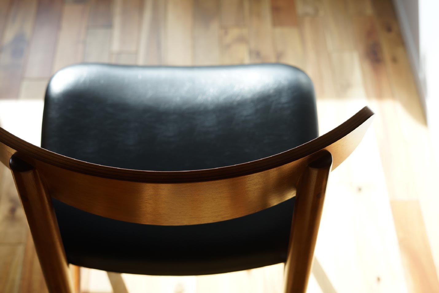 カリモク60+ Tチェア スタンダードブラック［C36205BW］ - カリモク60