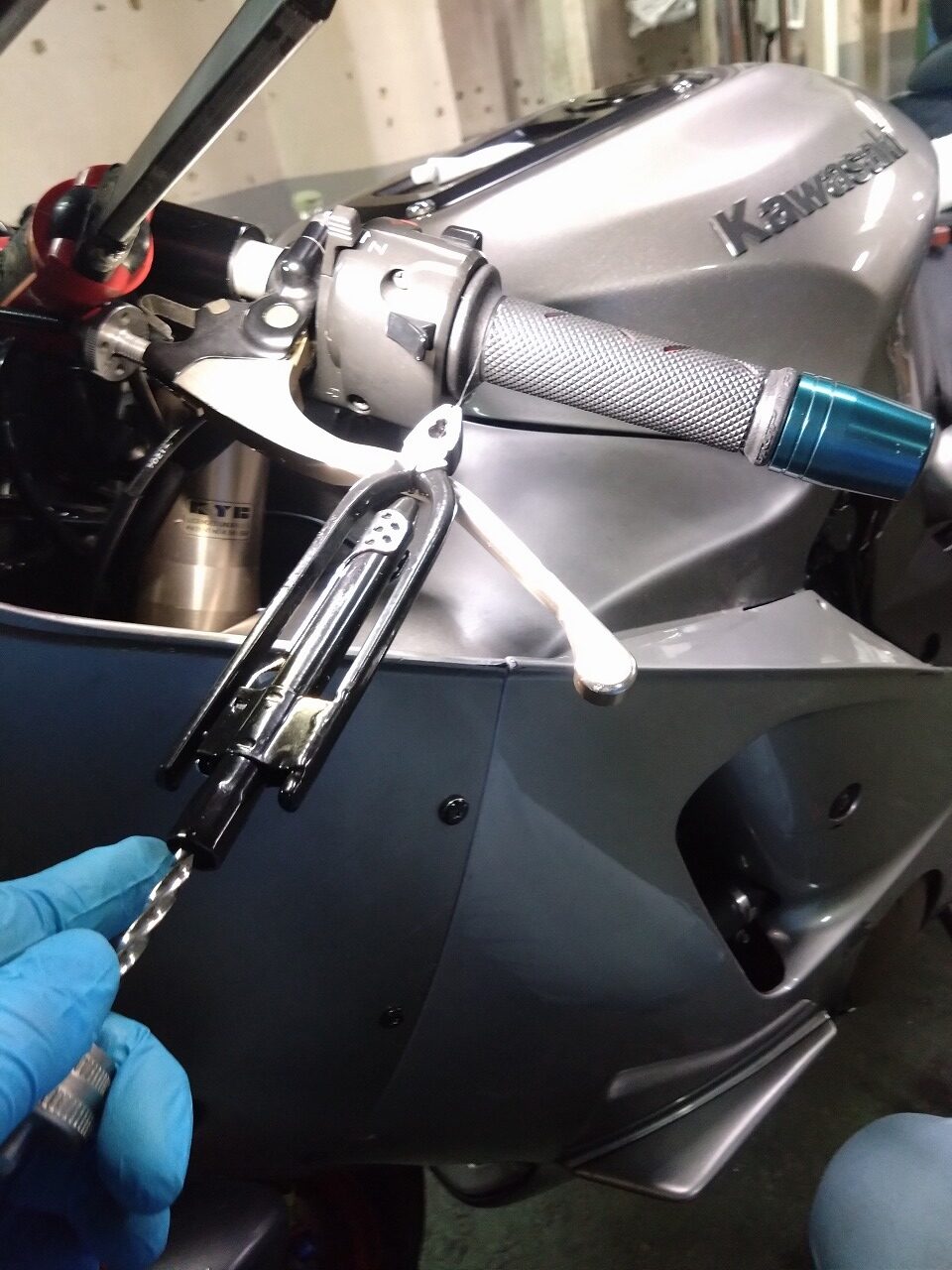 ZX-12R ハンドルグリップの換装 - D-EVO