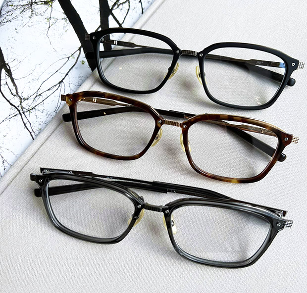 999.9(フォーナインズ) 異質な質感が映えるコンビネーションフレームM