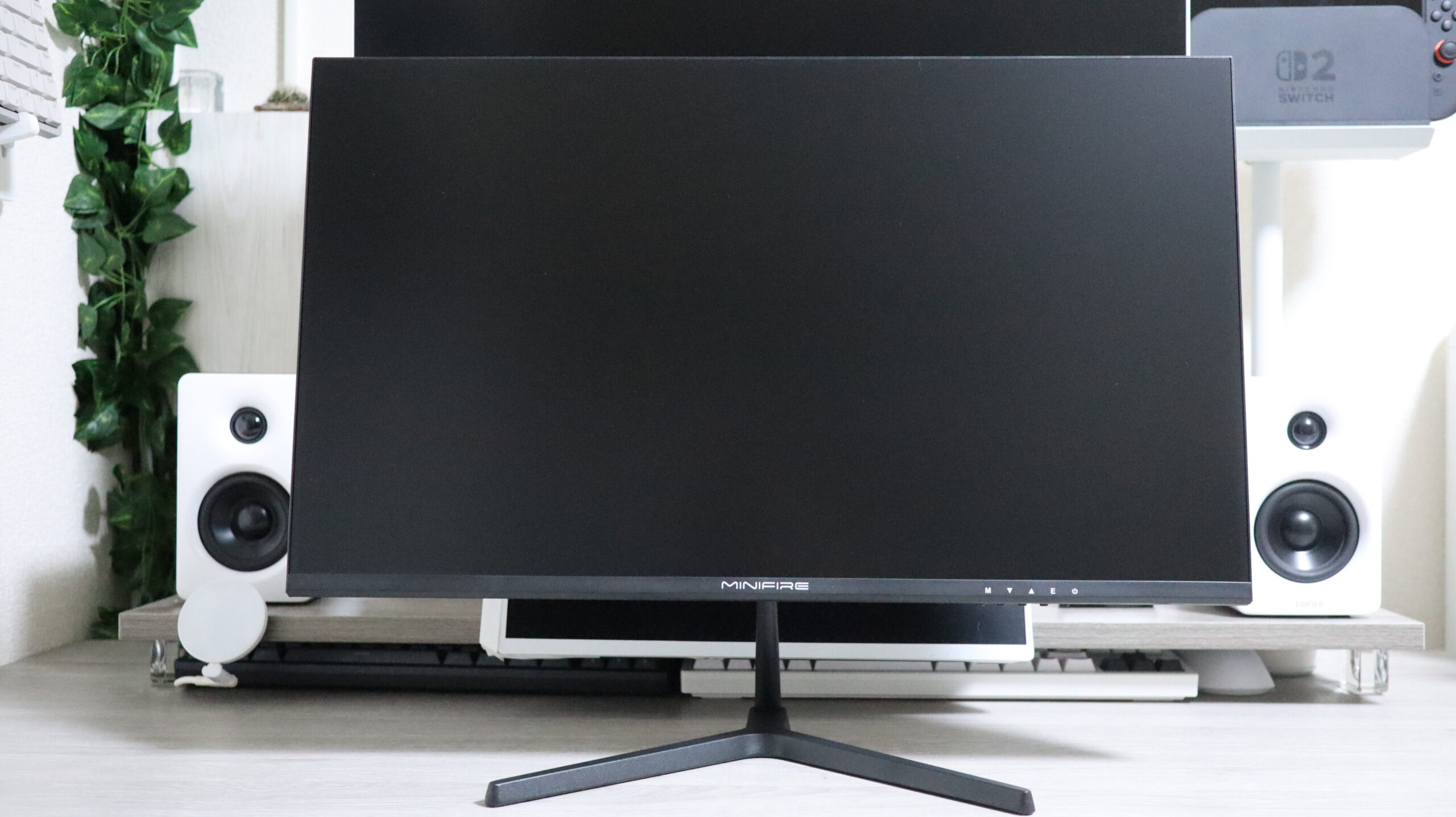 1万円代前半!!スタイリッシュなモニターMinifire MF24X3C | Digital La