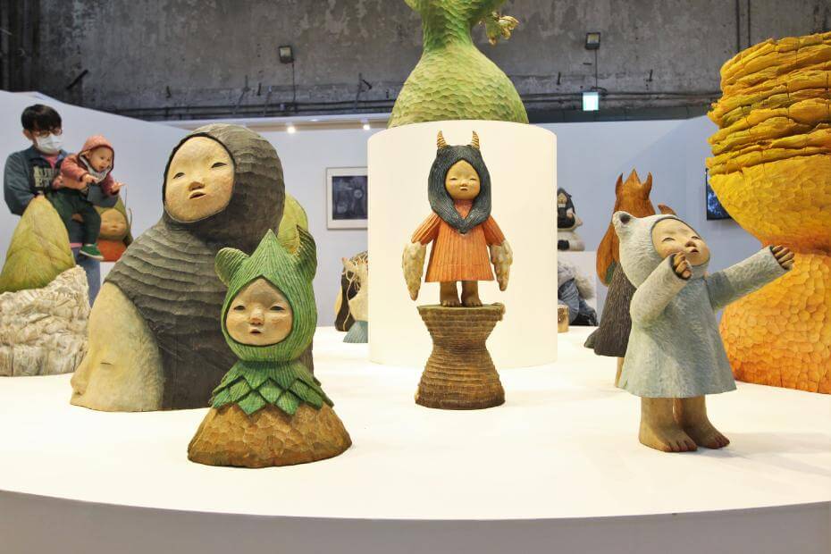 從中村萌的上彩木雕《GROWTH》 看見神秘與自然的生生不息- 非池中藝術網