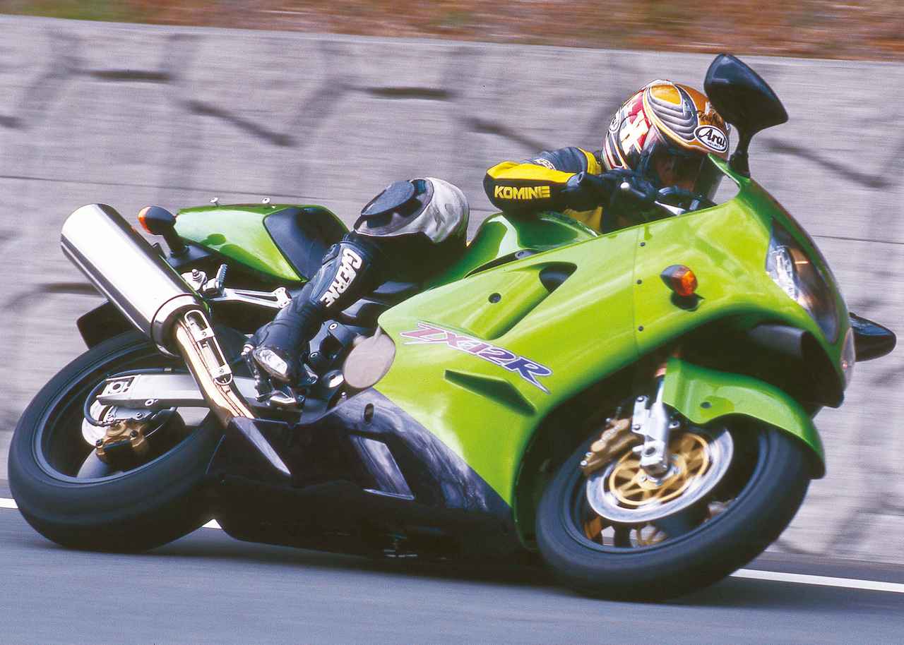 カワサキ「Ninja ZX-12R」2000年｜世界最速の座を奪回すべくカワサキが