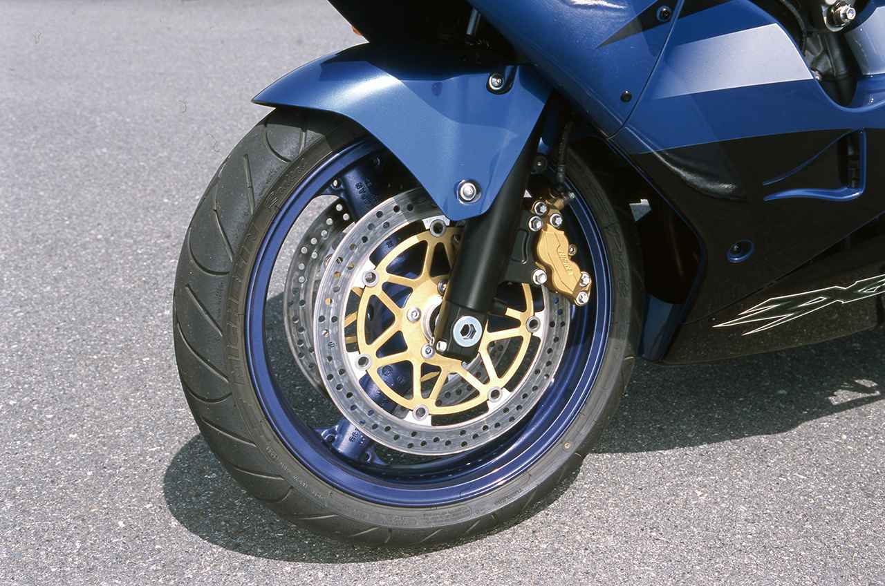 カワサキ「Ninja ZX-9R」の系譜｜カワサキらしい個性と実用性を備えた