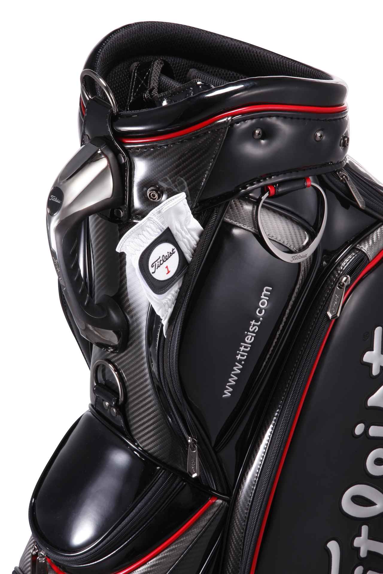 俺は本気だ！」とバッグで語る。“タイト”の限定キャディバッグに