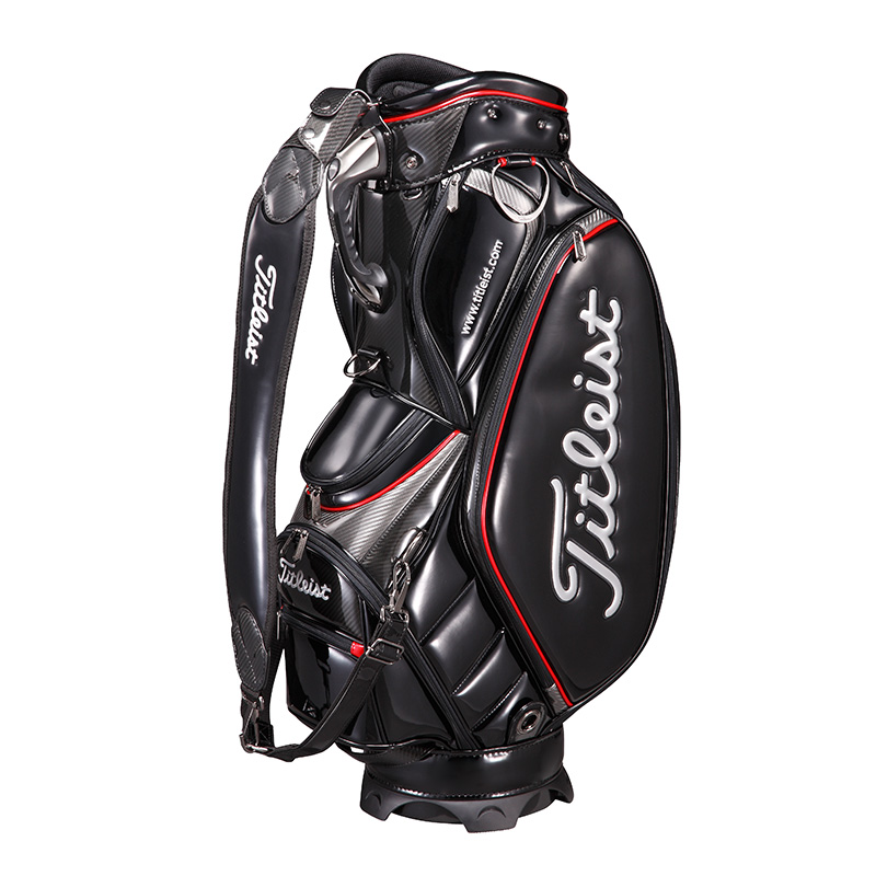 俺は本気だ！」とバッグで語る。“タイト”の限定キャディバッグに