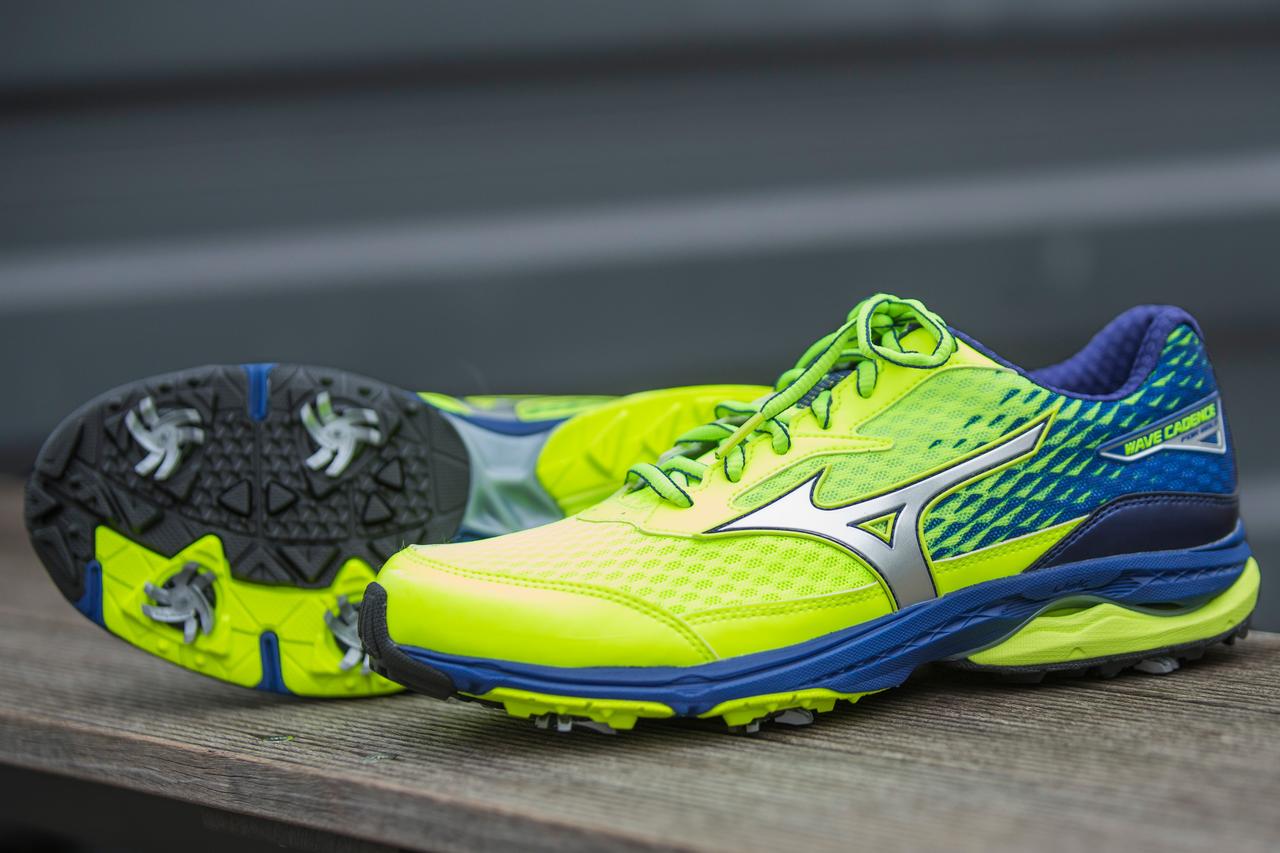 まるでランニングシューズ！ ミズノの新ゴルフシューズ「ウエーブ
