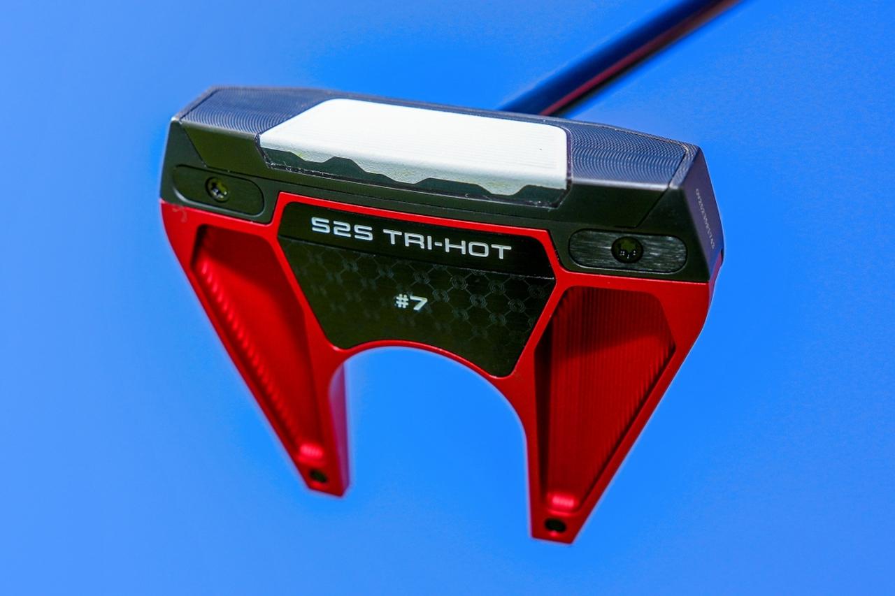 石川遼も興味津々！ 国内男女ツアーにオデッセイの赤い未発表パターが