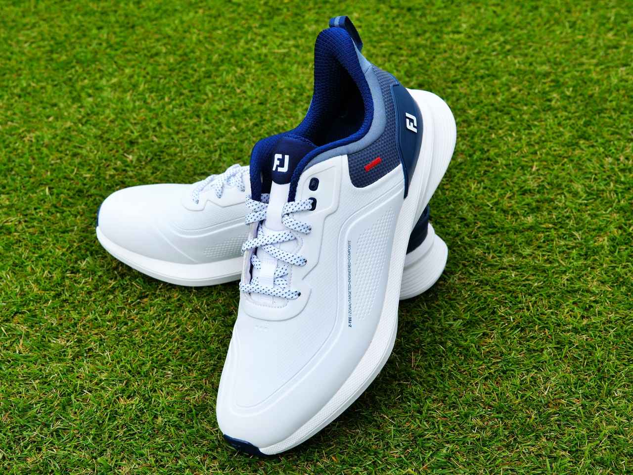 スパイク派のプロも「凄いね！ これ」 フットジョイの新型スパイクレス