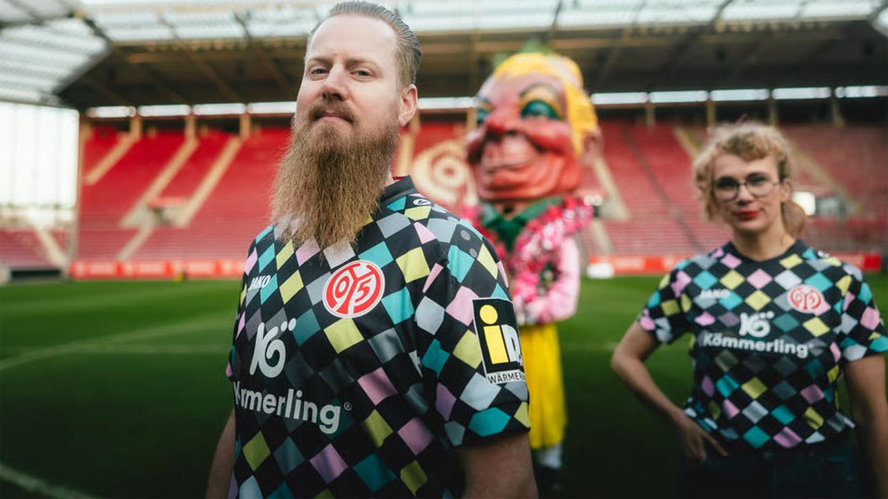 佐野海舟と川崎颯太のマインツが「カーニバル」限定ユニフォームを発表