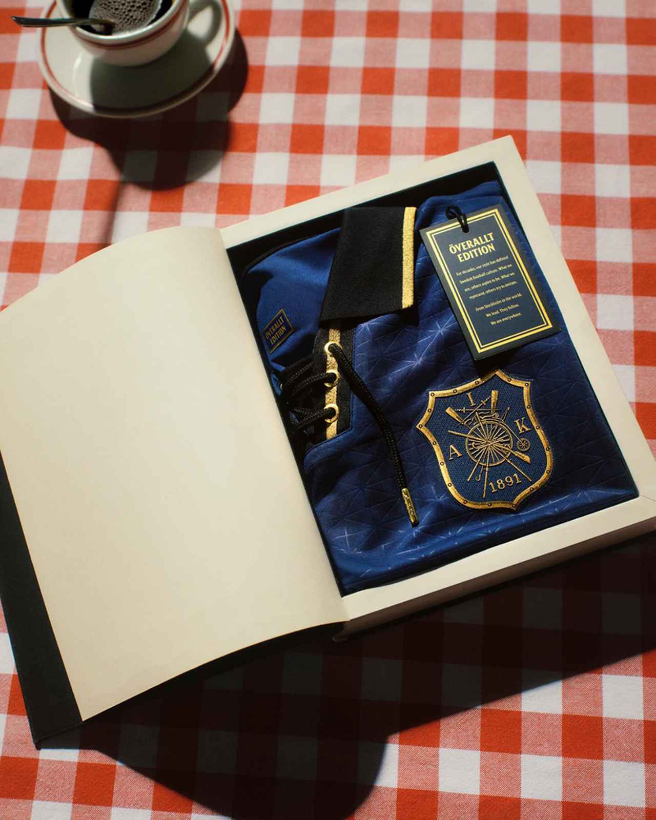 美の極致！日本人も所属する北欧名門AIK、“超限定”ユニフォームの撮影