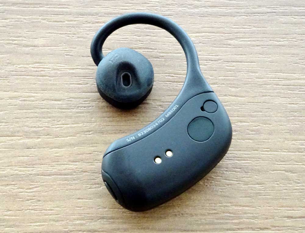 耳をふさがないワイヤレスタイプのイヤースピーカー「nwm MBE001