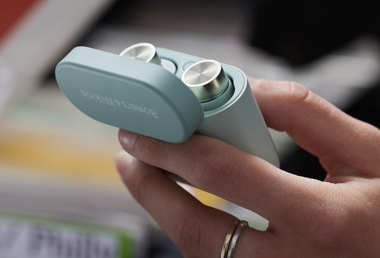 Bowers & Wilkinsの完全ワイヤレスイヤホン「Pi5 S2」に、新色セージ