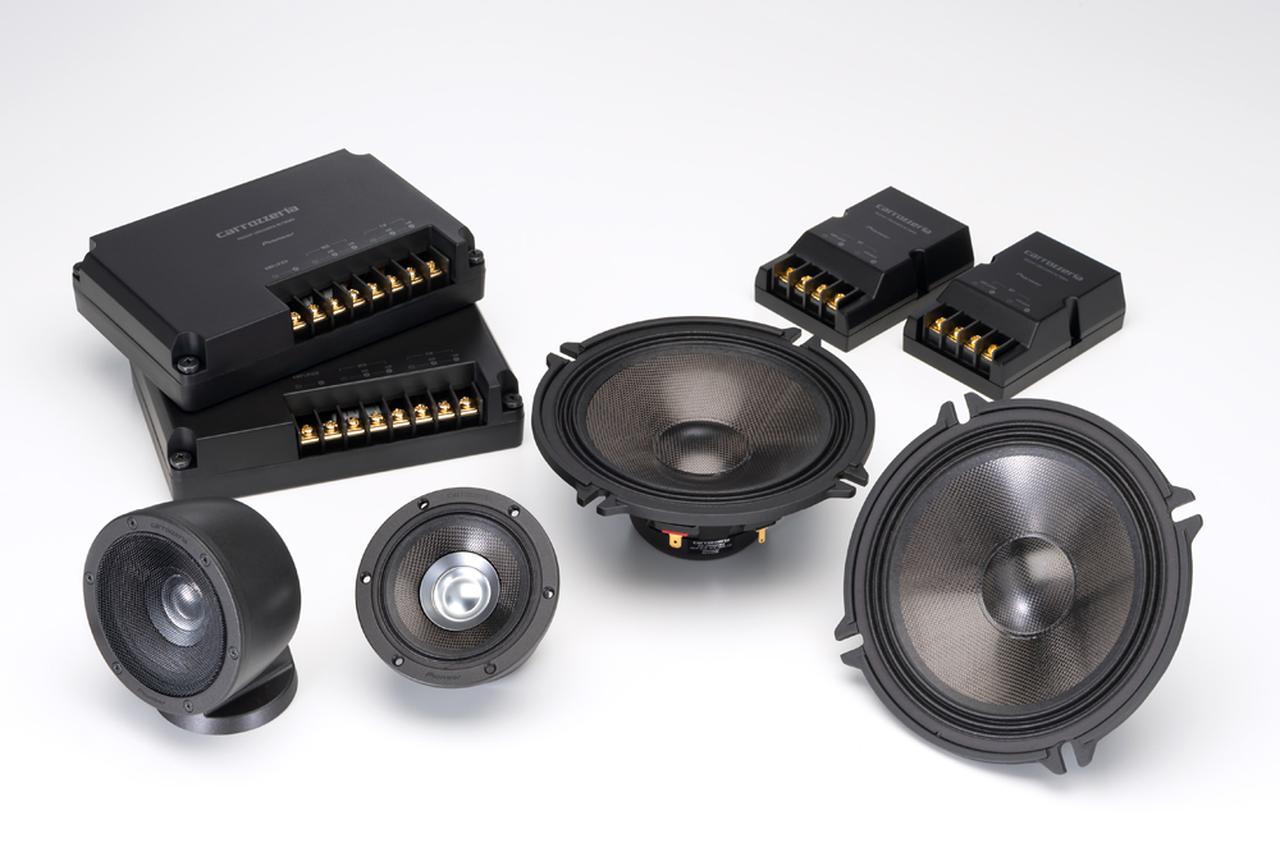 車載スピーカーの革命か！ 克明な音像定位＆優れた質感再現と空間