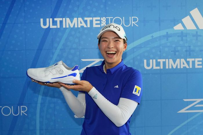 渋野日向子がアディダスゴルフのイベントにサプライズ登場 23年初戦に