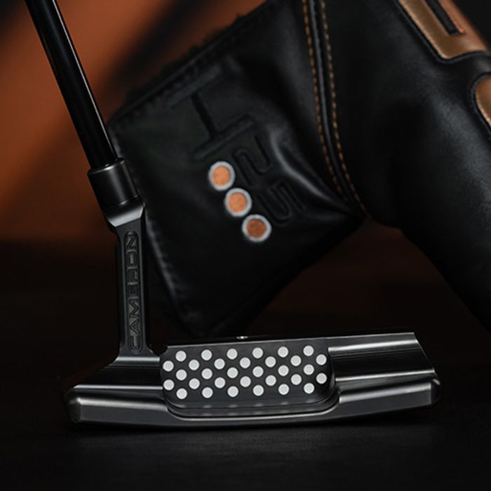 スコッティ・キャメロンの25年以上愛される素材を称えるホリデー